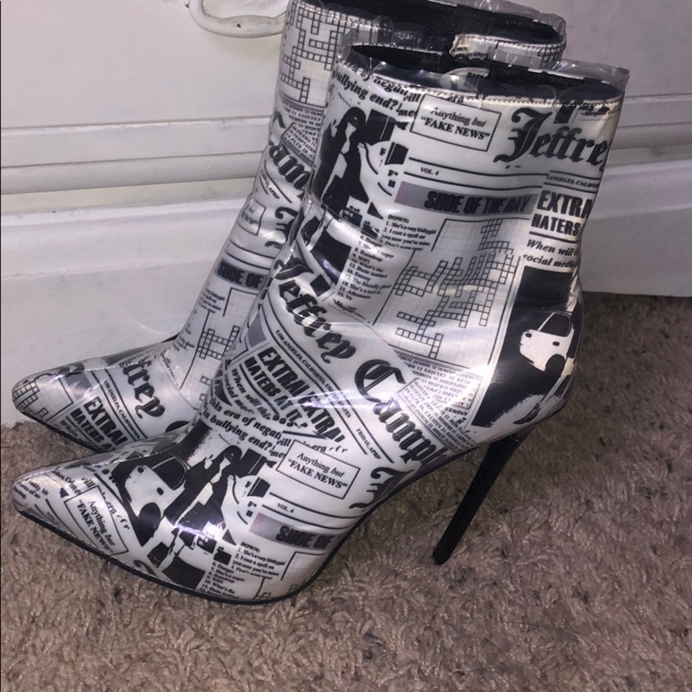 Jeffery Campbell Newspaper Bootie (Achava 2P)